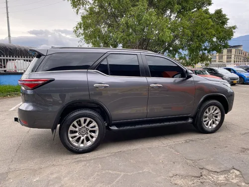 Toyota Fortuner 2.4 SRV AT