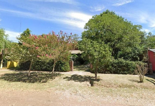 Casa Quinta En Venta - 3 Dormitorios 3 Baños - Cocheras - 1.300mts2 - Lobos
