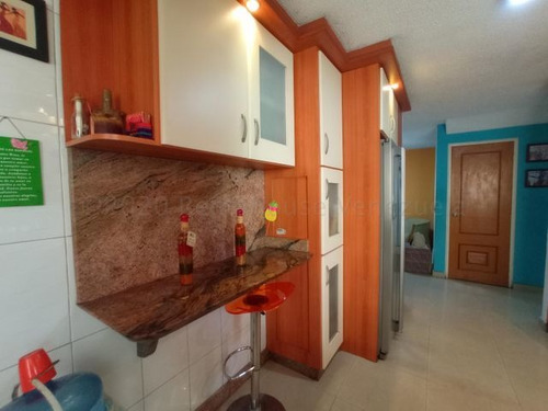 Townhouse En Venta La Morita Parque La Morita Cd 21-9371 Jja
