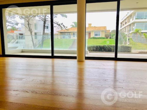 Vendo O Alquilo Apartamento De 3 Dormitorios, Servicio Completo, Garaje Para 3 Autos, Punta Gorda