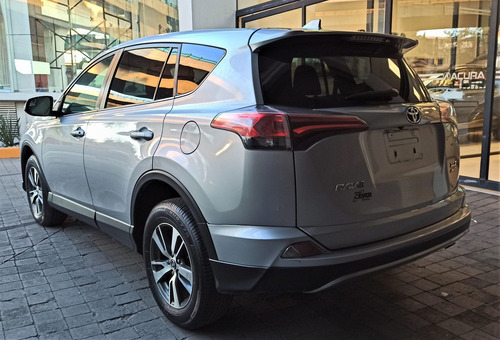 Imagen 6 de 15 de Toyota Rav4 2018 2.5 Xle At