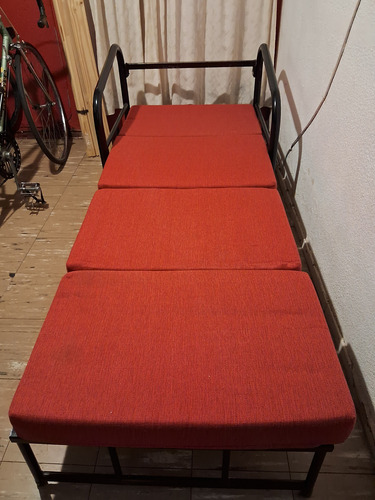 Sillón Cama Plegable De Caño Y Madera Rojo Liso (Usado)
