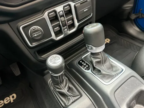 Jeep Wrangler Rubicon Sahara 4DR