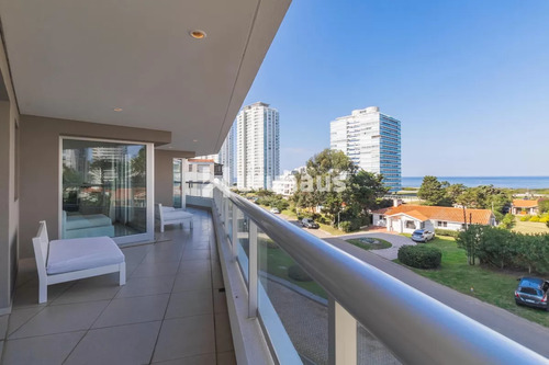 Alquiler Apartamento Tres Dormitorios Playa Brava Edificio Brava Biarritz