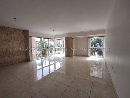 Apartamento En Venta En San Isidro Maracay Aragua 23-1894 Irrr