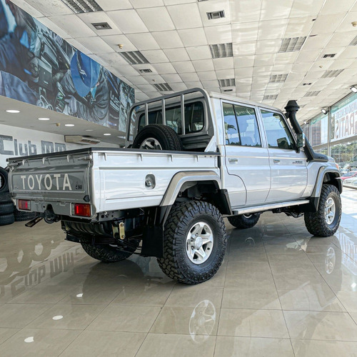 Imagen 3 de 11 de Toyota Land Cruiser