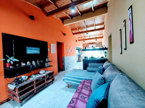 Casa 4 Ambientes En Venta En Bosques Con Pileta