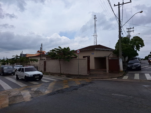 Casa À Venda Com 3 Quartos (1 Suíte) Ampla, Arejada E Pronta Para Morar No Centro De Boituva!