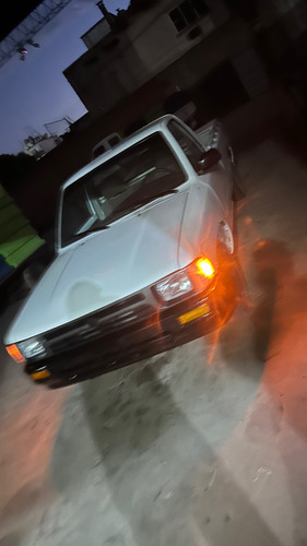 Toyota Hilux Cabina Simple Gasóleos Totalmente Restaurada