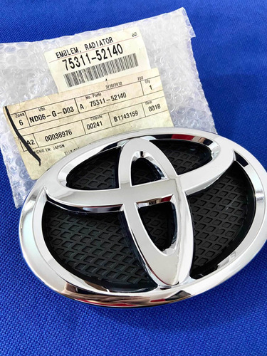 Emblema Parrilla Toyota Yaris Sport 2006-2010 Original