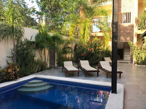 Casa - Hotel En Venta En Tulum, Quintana Roo, Santiago , Con 6 Habitaciones En Excelente Ubicación.