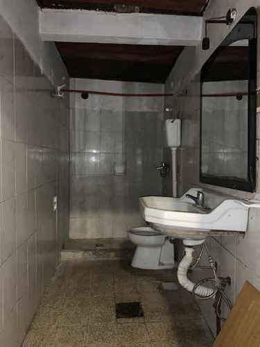 Casa De 3 Dormitiorios + Altillo.- Habitaciones Amplias En Av Uruguay