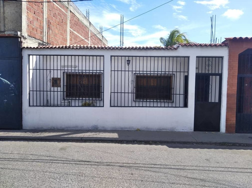 Imagen 1 de 14 de Venta De Casa En La Calle Bolívar  Guatire