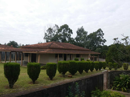 Imagem 2 de 14 de 2.000 M², 03 Dormitórios, Piscina, Churrasqueira E Pomar !!