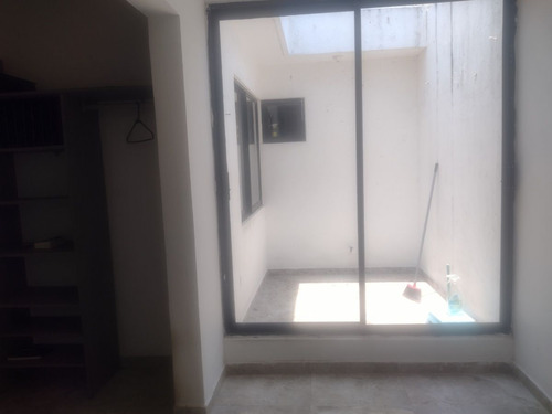 Casa De Un Piso, 3 Recámaras, Frac. Lomas De La Rioja