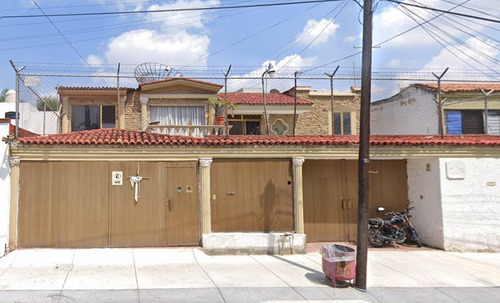 Casa En Remate Bancario En Calz. De Los Pirules, Granja, Zapopan, Jalisco (60% Descuento, Excelente Plusvalía) ¡gran Oportunidad De Inversión! - Sk12