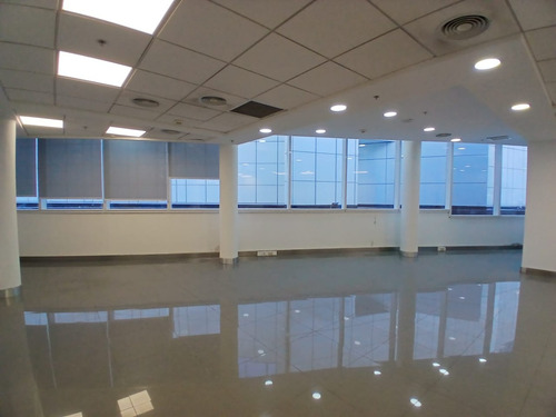 Excelente Local De 148m2 Con Una Exposición Única