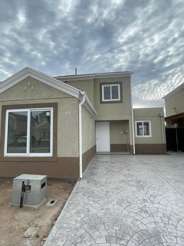 Se Arrienda Casa Nueva Aislada 3d+3b Cond. Sta Herminia Iii