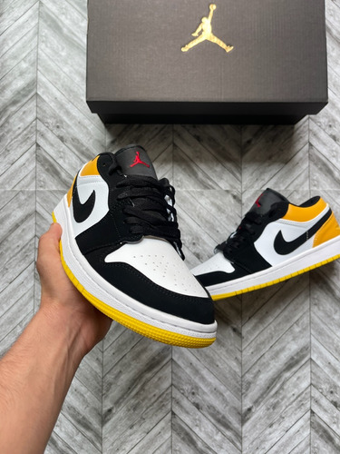 Tenis Jordan 1 Low Amarillo Talla 25