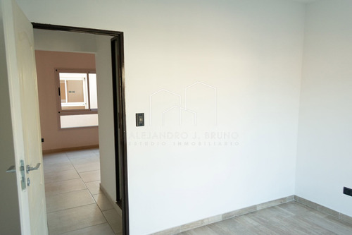 Imagen 11 de 19 de Departamento 2 Amb 1° Piso Frente - Con Balcon - Con Cochera- Ultimas Unidades