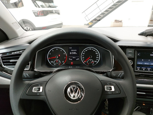 Volkswagen Polo Comfortline Manual Test Drive
