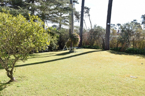 Casa En Country, 4 Dormitorios *- Ref: 3163