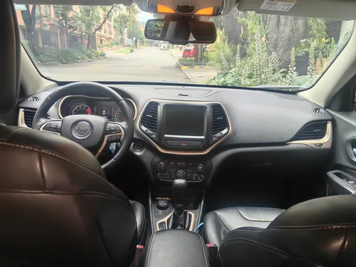 Jeep Cherokee 3.2 Longitude Plus