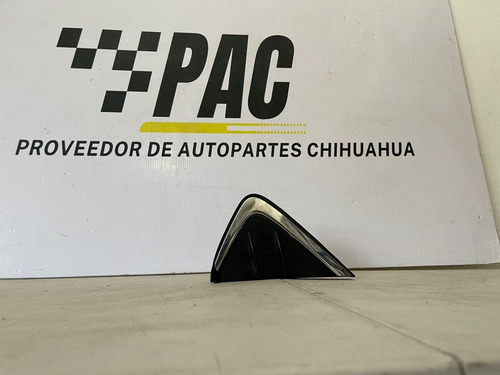 Moldura De Retrovisor Izquierdo Toyota Sienna 2021 Al 2025 Negro (Usado)