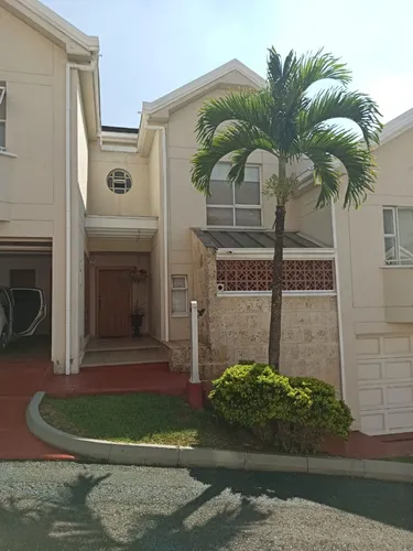 Casa En Venta En Altos Del Poblado. Cod V12343