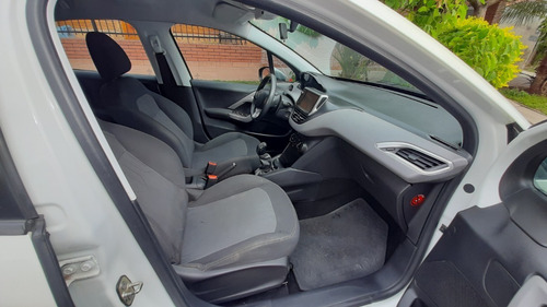 Imagen 6 de 25 de Peugeot 208 Allure