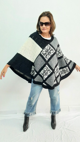 Poncho Capa Tejido Color Blanco Y Negro Patchwork  T.u