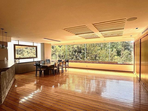 Bosque De Las Lomas, Espacioso Departamento Remodelado De 330m2, Vista Arbolada, Sala-comedor, Bar, Baño De Visitas, Sala De T.v. 3 Amplias Recamaras Con Baño Cada Una, Vestidores, Cocina Equipada, Ár