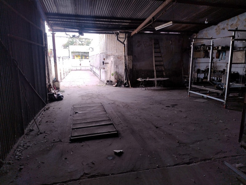 Venta De Casa Con Galpón Y Terreno. Barrio Cura. Rosario