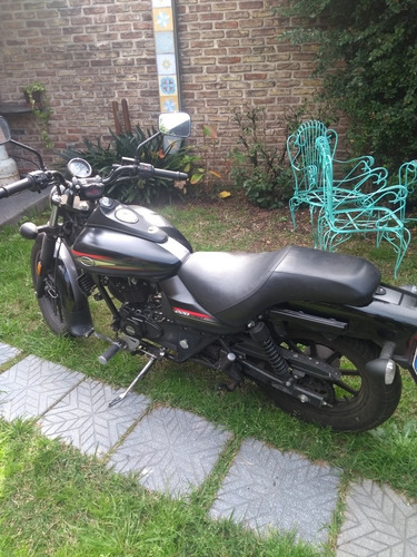 Bajaj Avenger Street