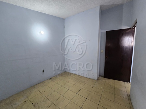 Casa En Venta En Fovissste De Dos Niveles Con Amplias Recamaras.