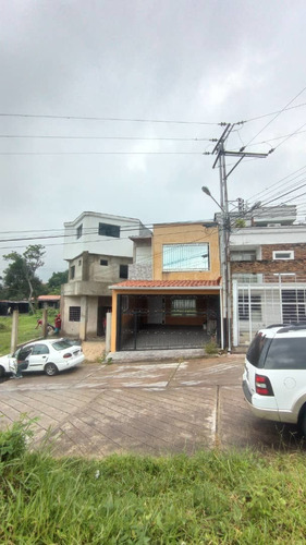 Imagen 13 de 21 de Casa Urb Canta Claro, La Machiri. Adlz