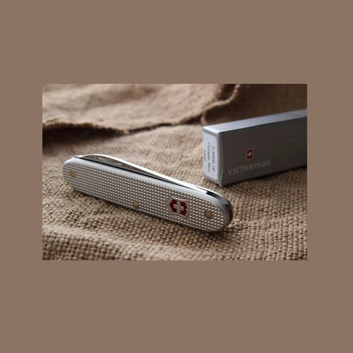 Imagen 3 de 5 de Navaja Victorinox Estriada Swiss Army 1 Hoja