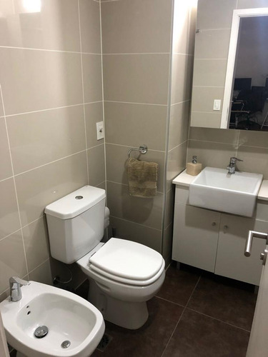 Imagen 7 de 13 de Hermoso Apartamento, Malvin Sur, 1 Dormitorio, Garaje Doble, Patio Con Jardineras, Muy Soleado.