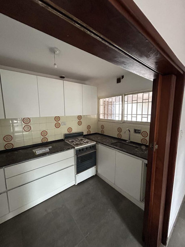 Casa En Venta, 3 Dorm, Barrio Urca.