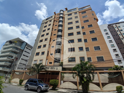 Se Vende Amplio Apartamento En La Urb. La Soledad. 011jsc