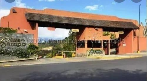 Town House En Venta 23-18507 En La Tahona