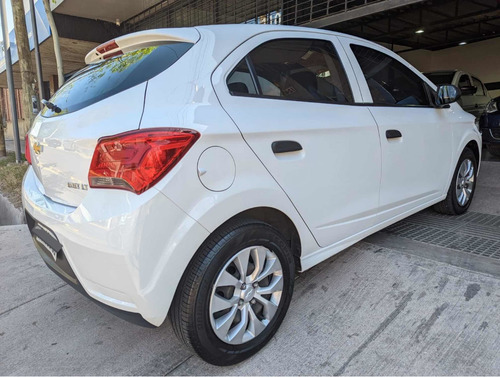 Imagen 3 de 7 de Chevrolet Onix 2018 1.4 Lt 98cv