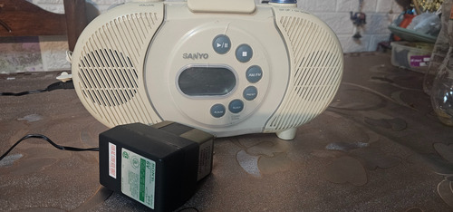 Radio Reloj Sanyo Beige (Usado)