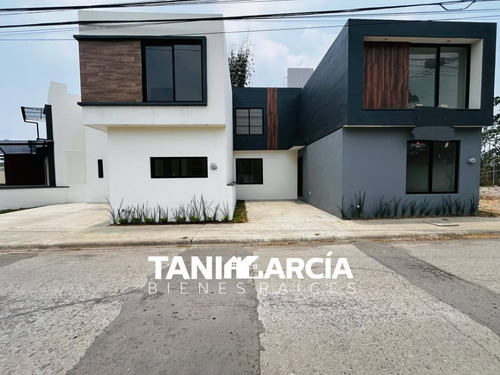 Vendo Casa Nueva, Moderna En Fortín, Con Doble Cochera.