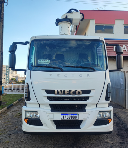 Iveco Tector 170e21 Ano 2022 Cesto Aéreo Outher Side Isolado