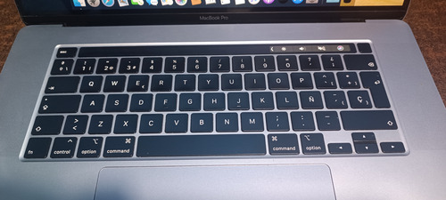 Apple Macbook Pro I9 16 Detalle En Pantalla Plata (Usado)