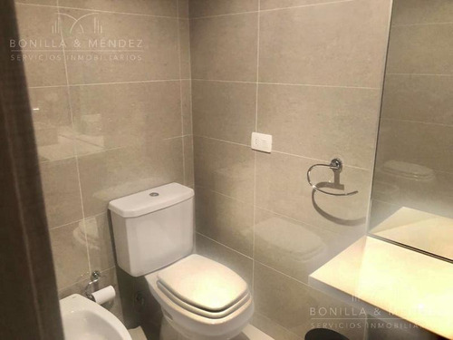 Onix, 3 Dormitorios, 2 Baños, Toilette
