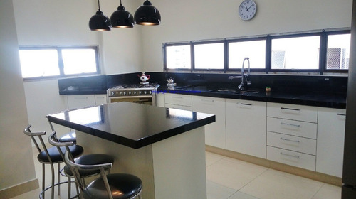 Imagem 15 de 29 de Apartamento 210m², 04 Dormitórios (sendo 02 Suítes), 05 Banheiros E 04 Vagas Na Garagem. Condomínio Com Portaria 24hrs, Piscina, Academia E Salão - 20092505 - 68555825