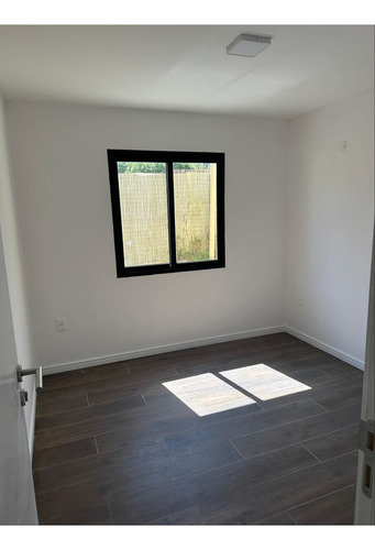 Venta Casa 3 Dormitorios Lomas De Solymar A Estrenar Hermosa Ph Próxima A La Rambla Costanera Y Tuyuti. Zona De Servicios, Locomoción, Centro De Estudios, Etc. Imperdible Opción.