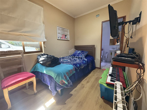 Gran Casa / Colina-lo Pinto-chicureo / Condominio Cerrado
